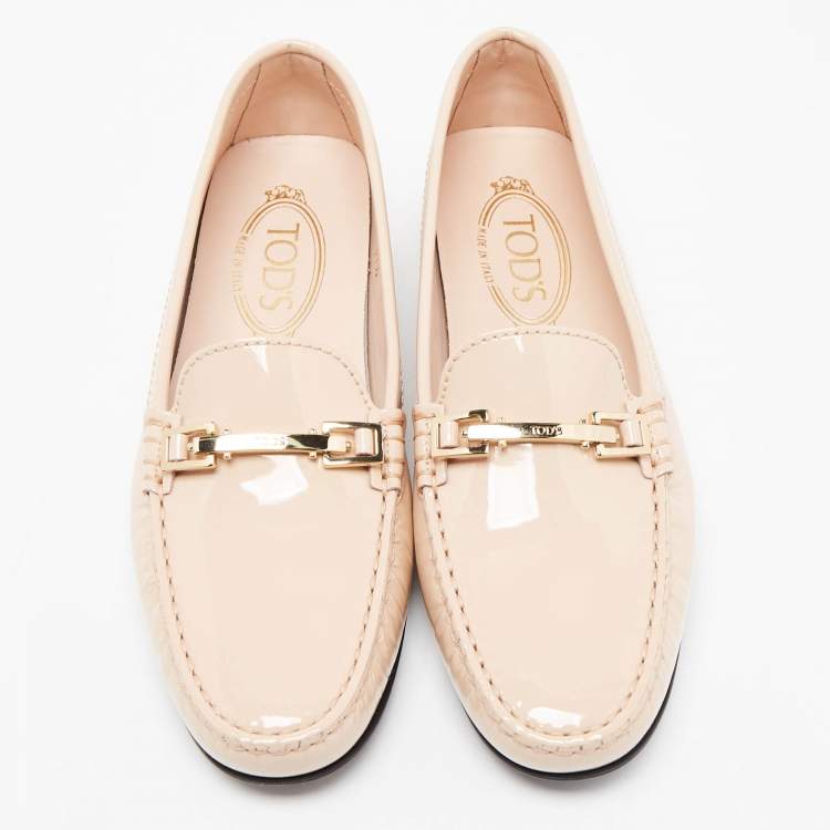 مملوكة مسبقًا Tod's Beige Patent Leather Slip On Loafers Size 37.5