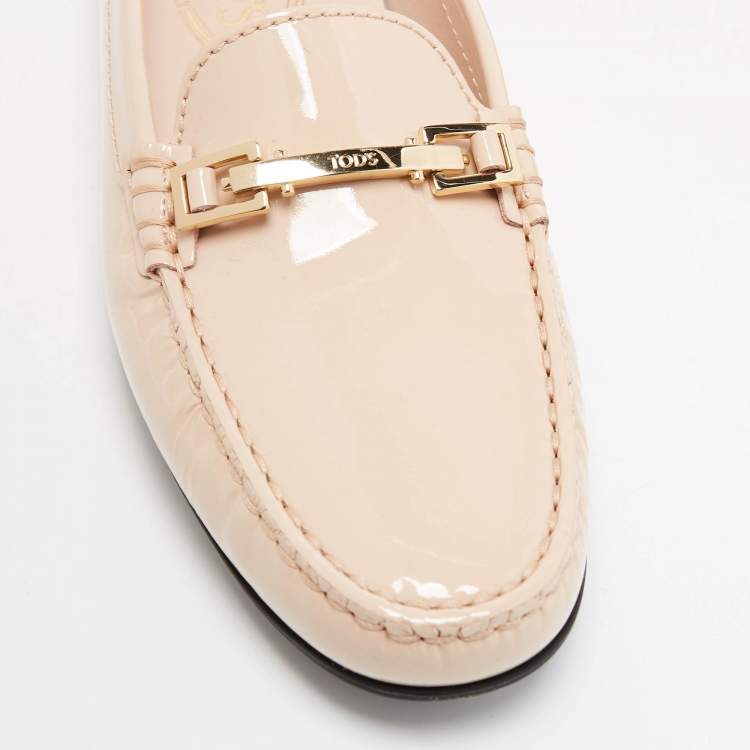 مملوكة مسبقًا Tod's Beige Patent Leather Slip On Loafers Size 37.5