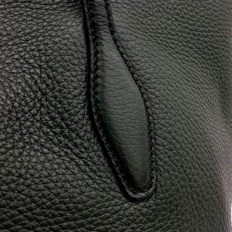 Pre Owned Tod's Black Leather shoulder bag