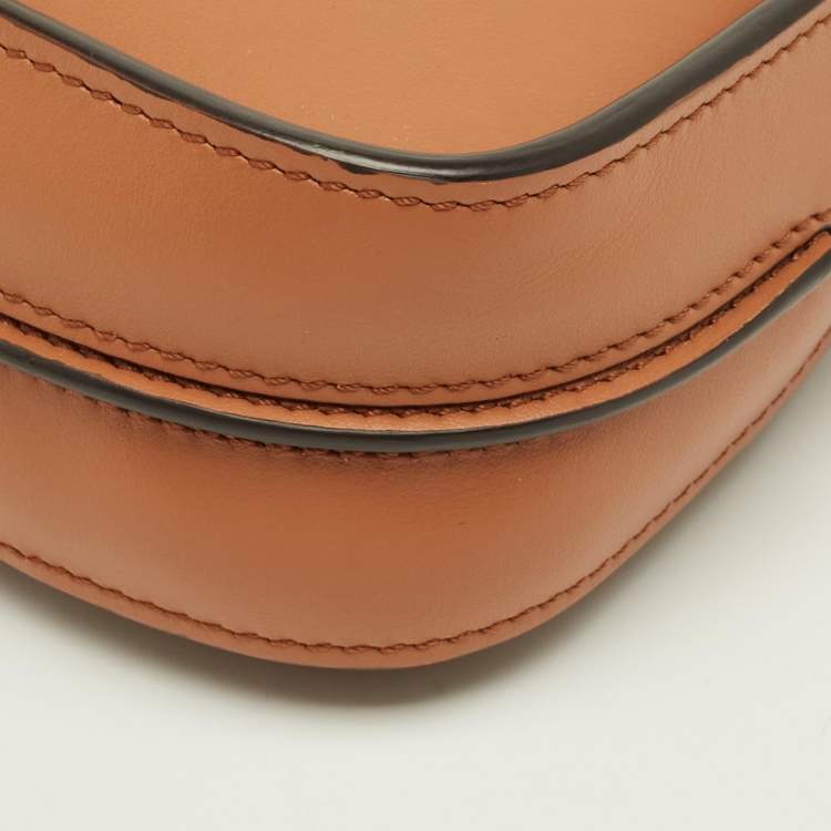 مملوكة مسبقًا حقيبة كلاتش تودز ت-تايمليس جلد بني