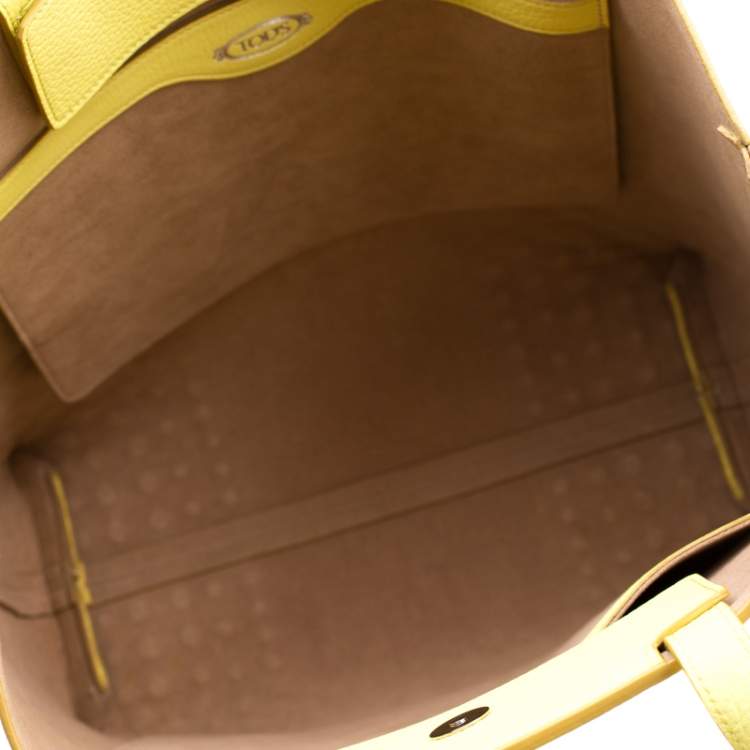 Pre Owned Tod's Light Yellow Leather Medium Wave Tote