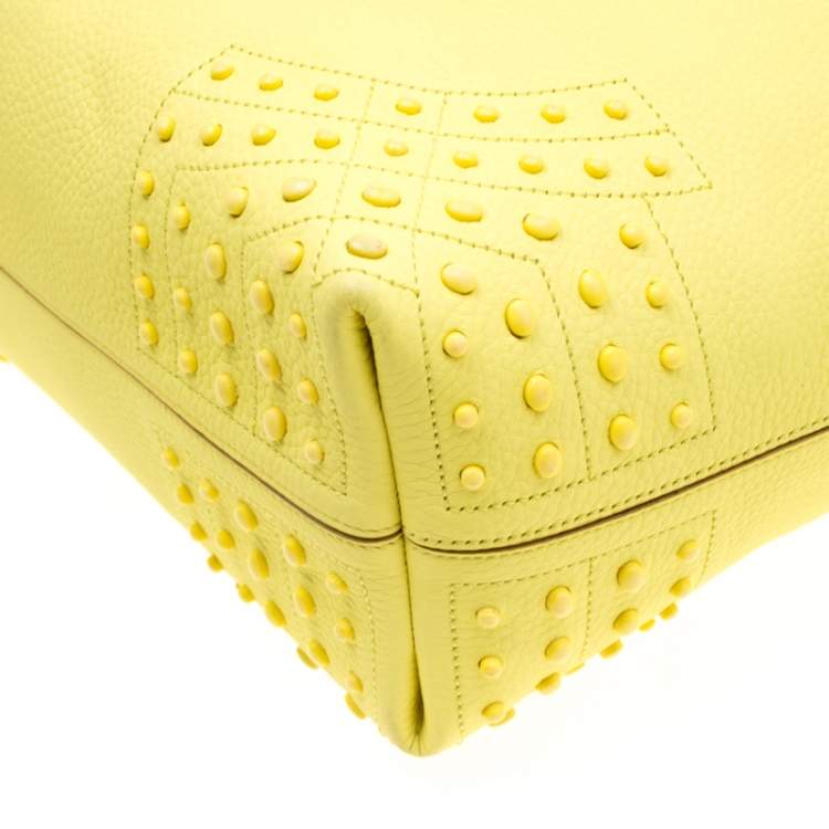 Pre Owned Tod's Light Yellow Leather Medium Wave Tote
