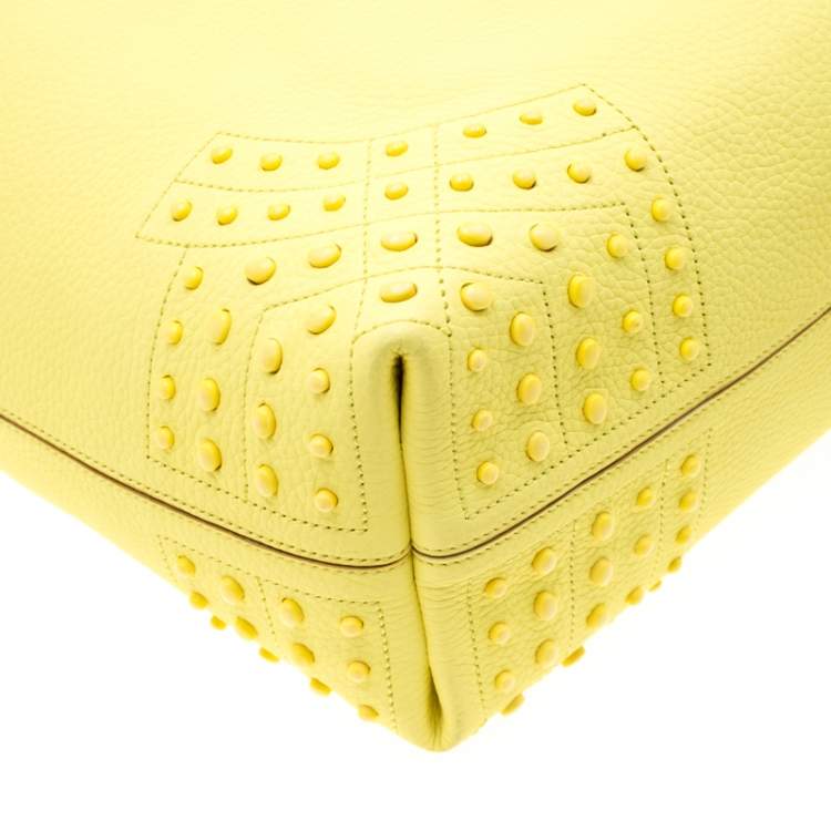 Pre Owned Tod's Light Yellow Leather Medium Wave Tote