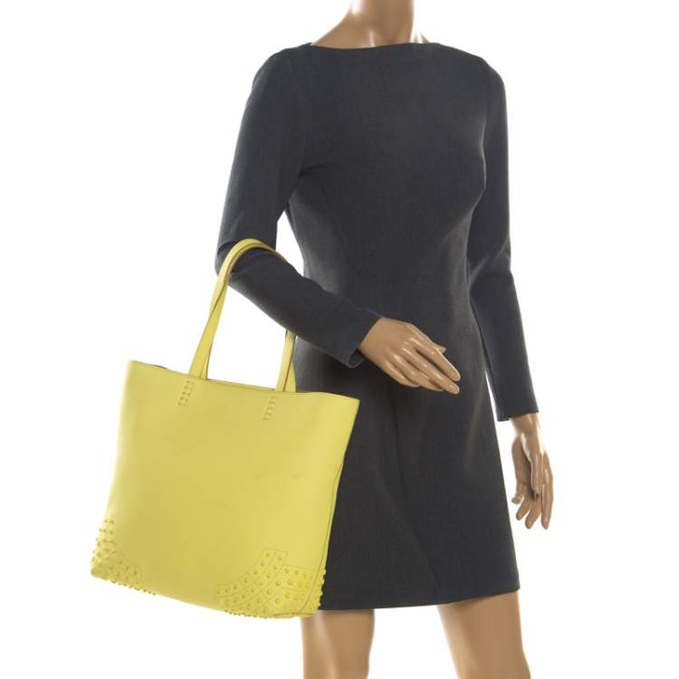 Pre Owned Tod's Light Yellow Leather Medium Wave Tote