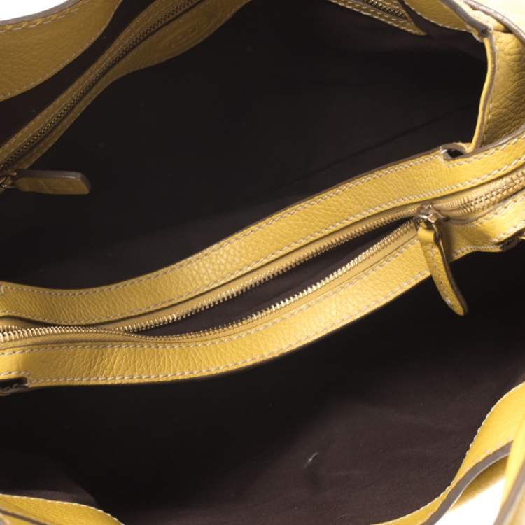 مملوكة مسبقًا Tod's Light Yellow Grained Leather Flap Pocket Hobo