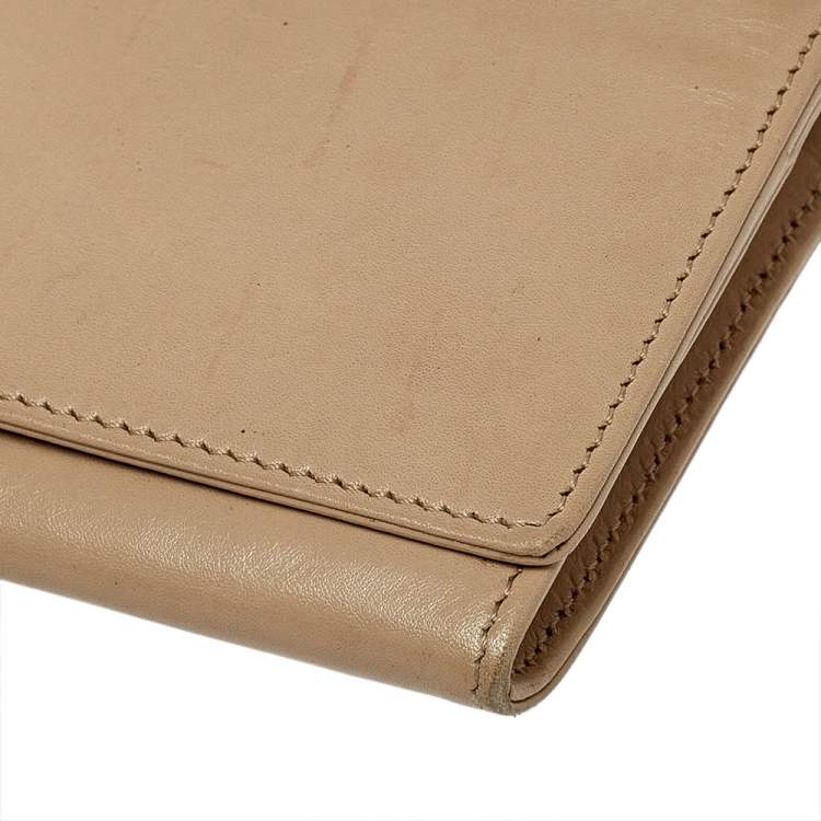 Pre Owned Tod's Beige Leather Plaque Logo Continental Flap Wallet