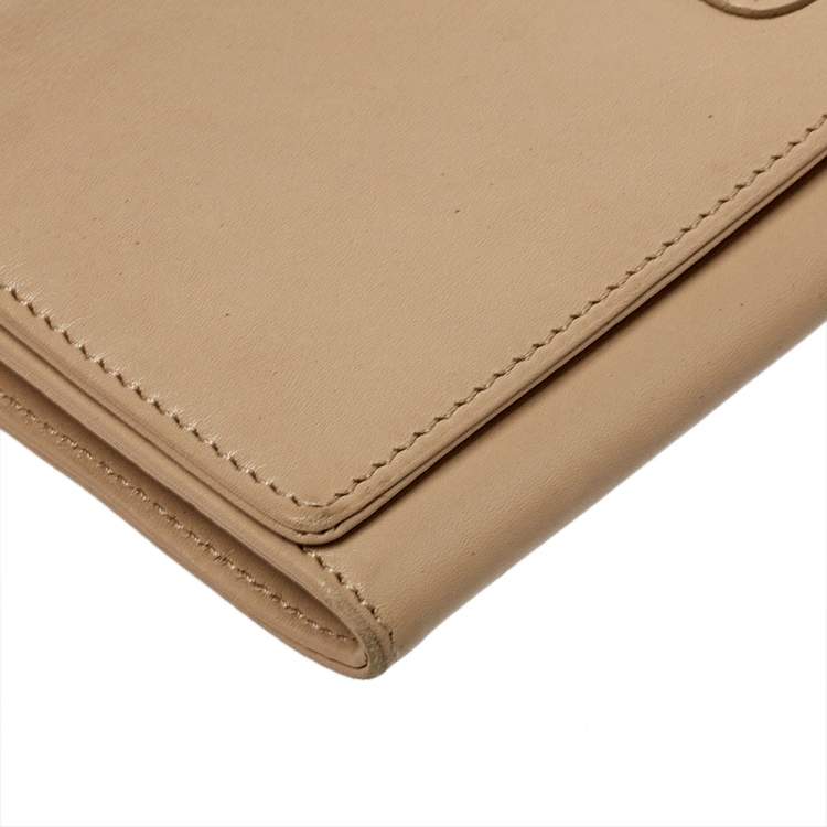 Pre Owned Tod's Beige Leather Plaque Logo Continental Flap Wallet
