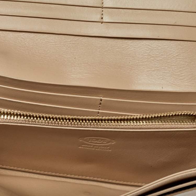 Pre Owned Tod's Beige Leather Plaque Logo Continental Flap Wallet