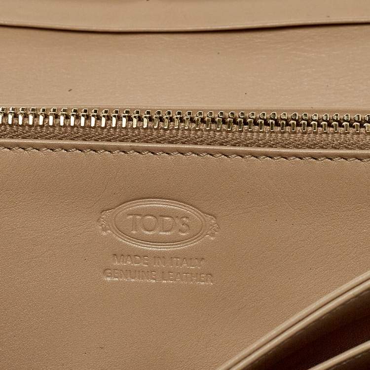 Pre Owned Tod's Beige Leather Plaque Logo Continental Flap Wallet
