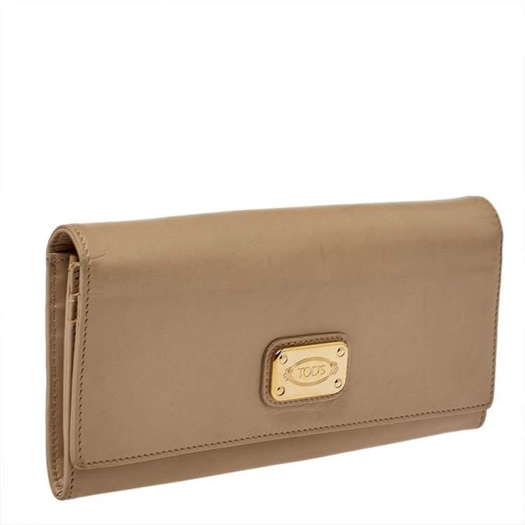 Pre Owned Tod's Beige Leather Plaque Logo Continental Flap Wallet