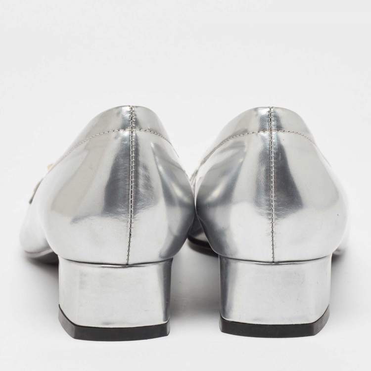 Pre Owned Tod's Silver Leather Fringe Detail Loafer Pumps Size 39