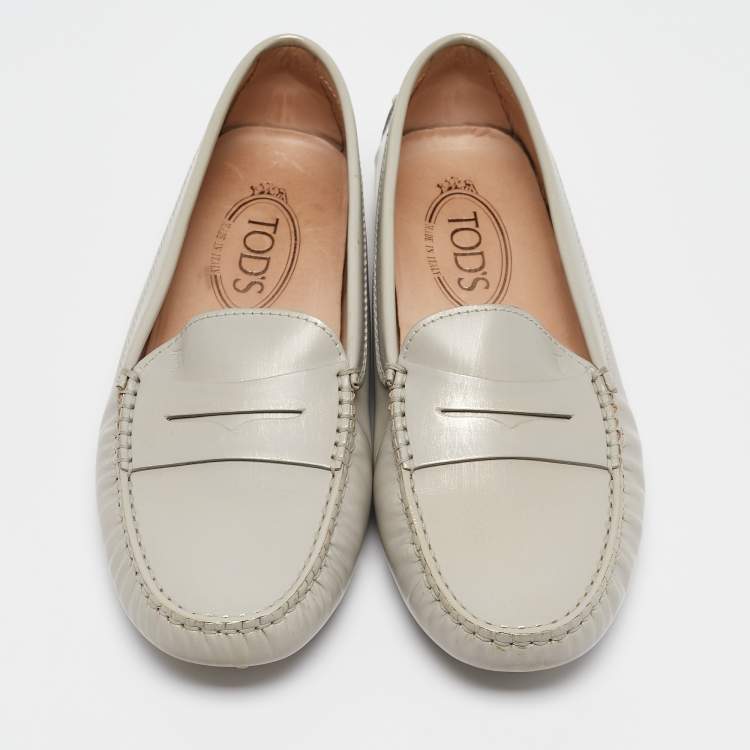 مملوكة مسبقًا Tod's Grey Leather Slip On Loafers Size 37.5