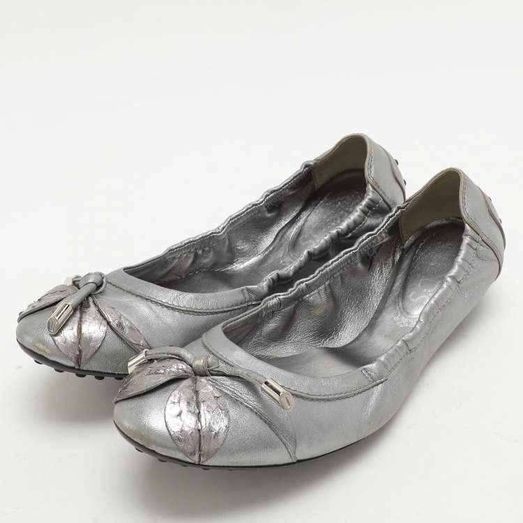 Pre Owned Tod's Silver Leather and Python Trim Bow Scrunch Ballet Flats Size 40