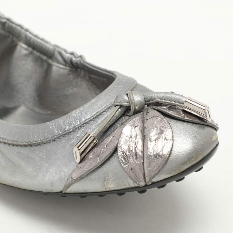Pre Owned Tod's Silver Leather and Python Trim Bow Scrunch Ballet Flats Size 40