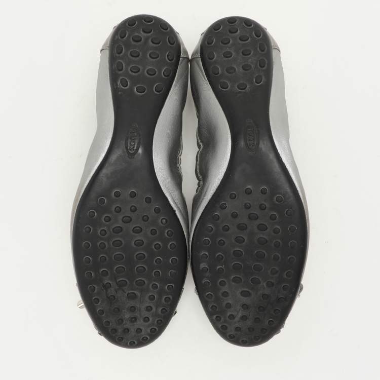 Pre Owned Tod's Silver Leather and Python Trim Bow Scrunch Ballet Flats Size 40