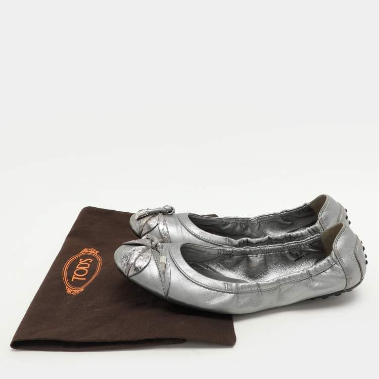 Pre Owned Tod's Silver Leather and Python Trim Bow Scrunch Ballet Flats Size 40