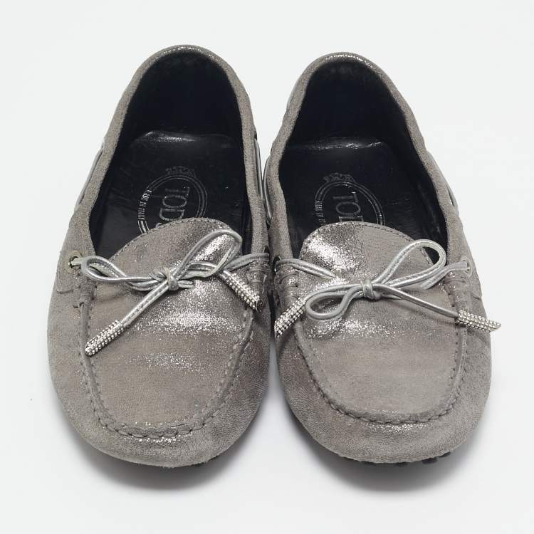 Pre Owned Tod's Grey/Silver Textured Suede Bow Slip On Loafers Size 38