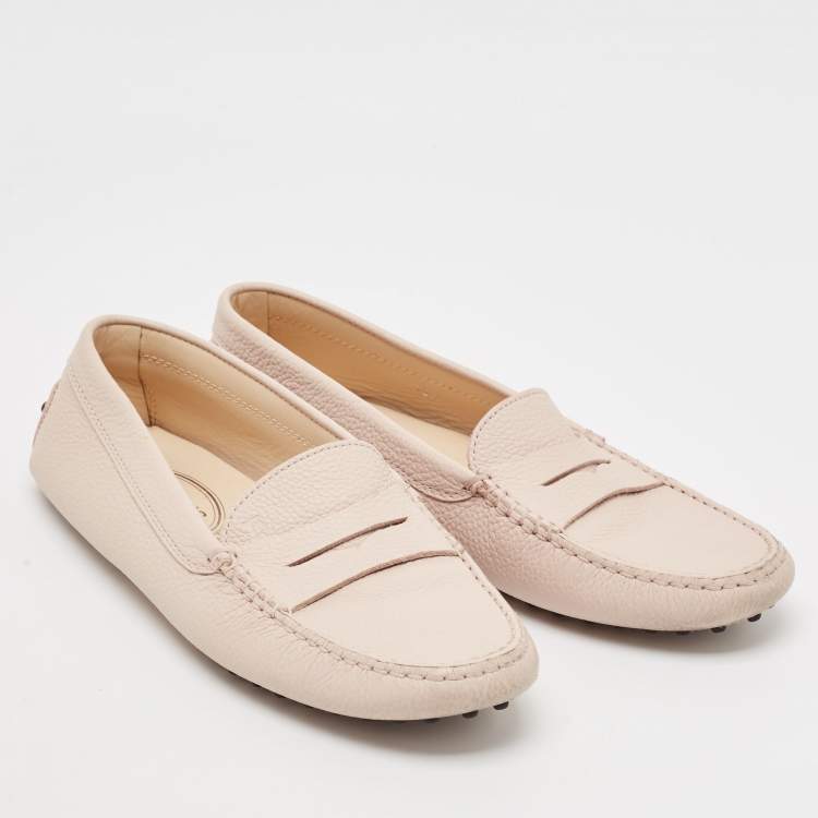 مملوكة مسبقًا Tod's Cream Leather Slip On Loafers  Size 38.5
