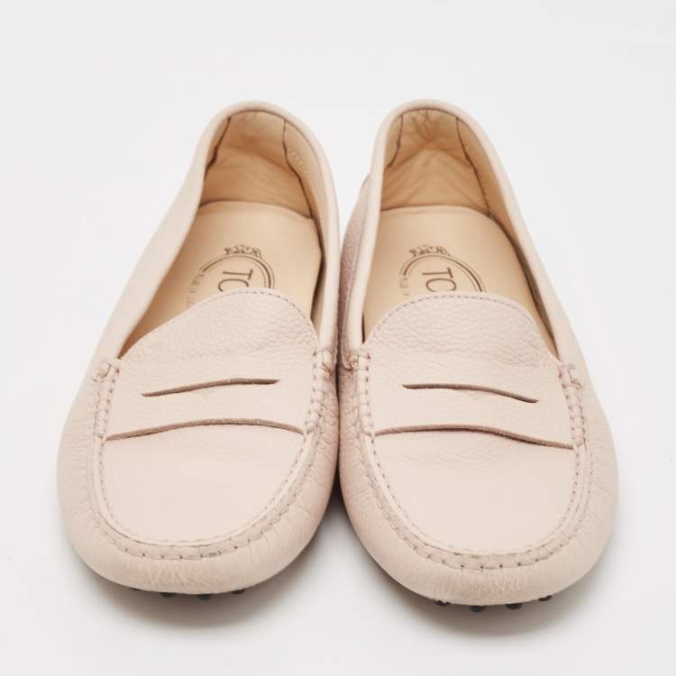 مملوكة مسبقًا Tod's Cream Leather Slip On Loafers  Size 38.5