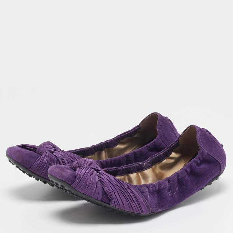 مملوكة مسبقًا Tod's Purple Satin and Suede Scrunch Ballet Flats Size 40