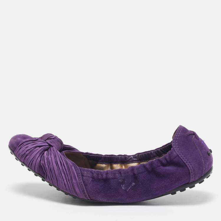 مملوكة مسبقًا Tod's Purple Satin and Suede Scrunch Ballet Flats Size 40