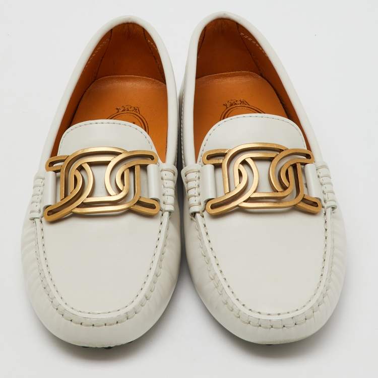 Pre Owned Tod's Off White Leather Chain Detail Kate Loafers Size 35.5