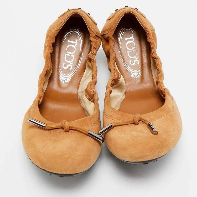 Pre Owned Tod's Beige Suede Bow Scrunch Ballet Flats Size 37.5