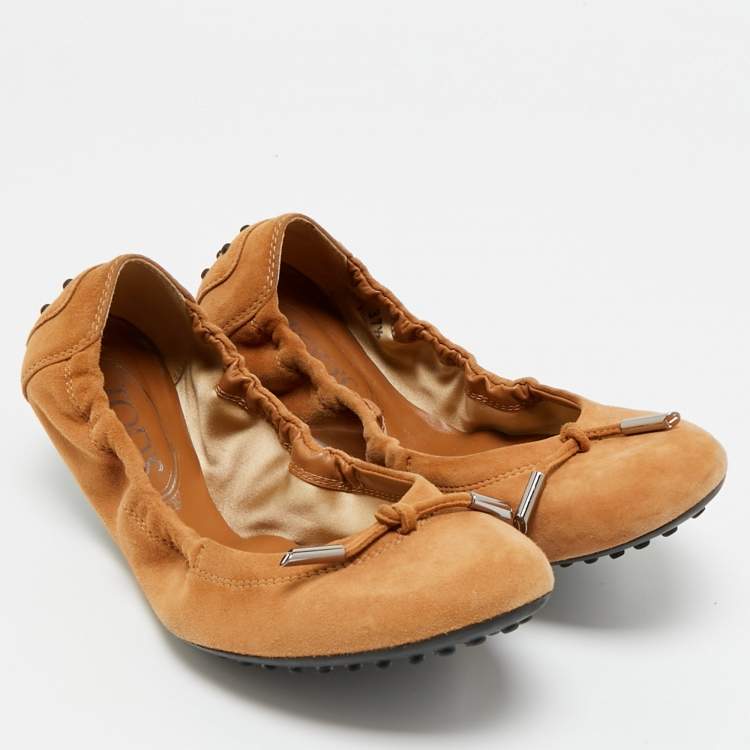 Pre Owned Tod's Beige Suede Bow Scrunch Ballet Flats Size 37.5
