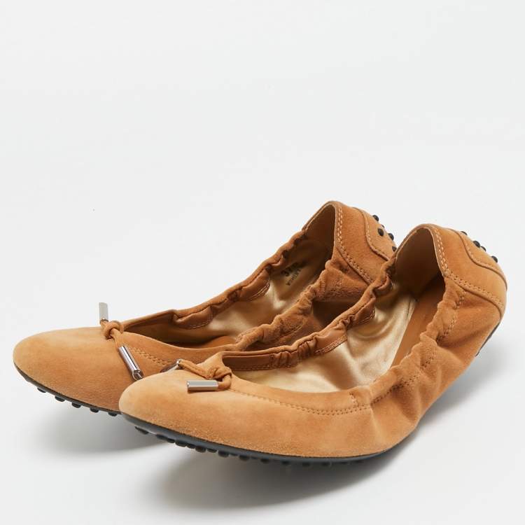 Pre Owned Tod's Beige Suede Bow Scrunch Ballet Flats Size 37.5