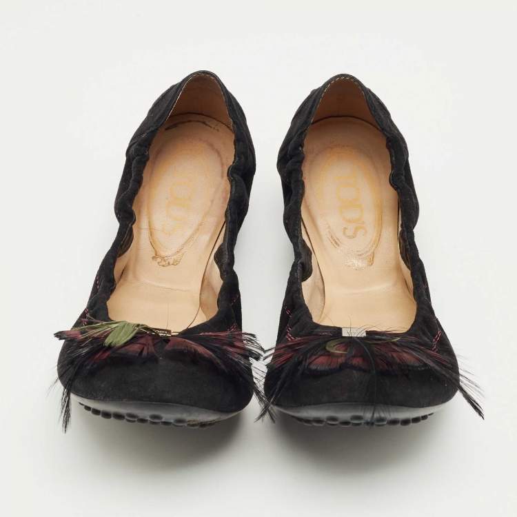 Pre Owned Tod's Black Suede Scrunch Feather Embellish Ballet Flats Size 39