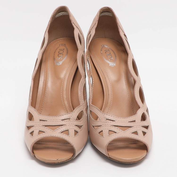 مملوكة مسبقًا Tod's Size 37 Beige Cutout Patent Leather Peep Toe Pumps