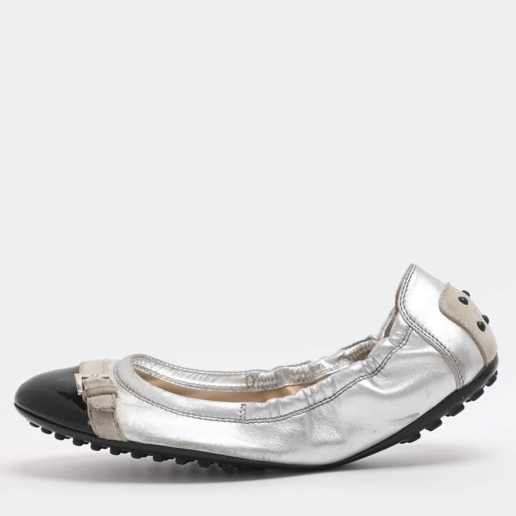 Pre Owned Tod's Size 35 Silver/Black Patent and Leather Ballet Flats