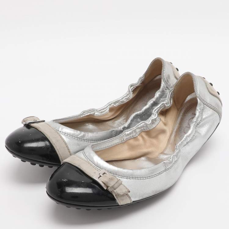 Pre Owned Tod's Size 35 Silver/Black Patent and Leather Ballet Flats