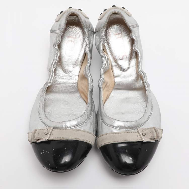 Pre Owned Tod's Size 35 Silver/Black Patent and Leather Ballet Flats