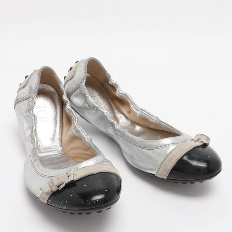Pre Owned Tod's Size 35 Silver/Black Patent and Leather Ballet Flats