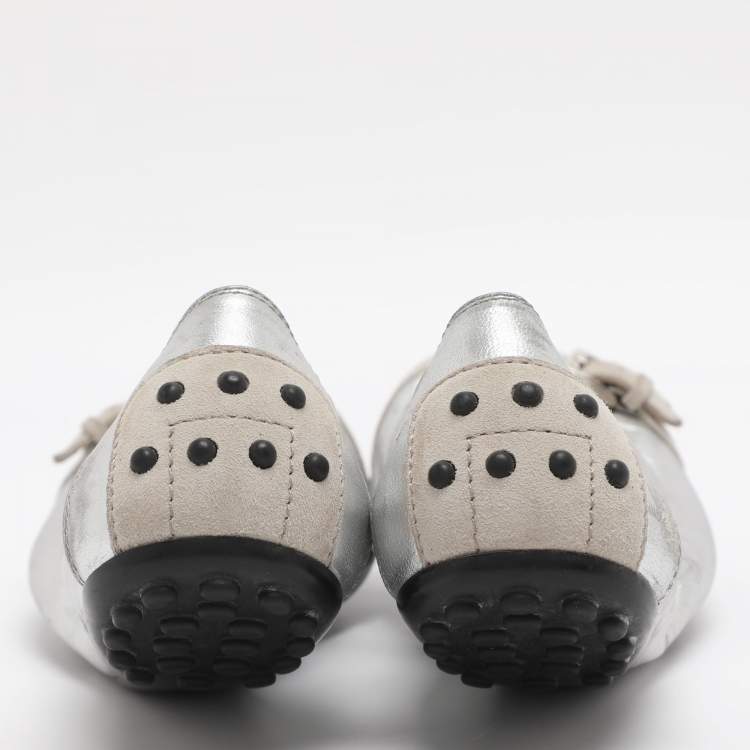 Pre Owned Tod's Size 35 Silver/Black Patent and Leather Ballet Flats