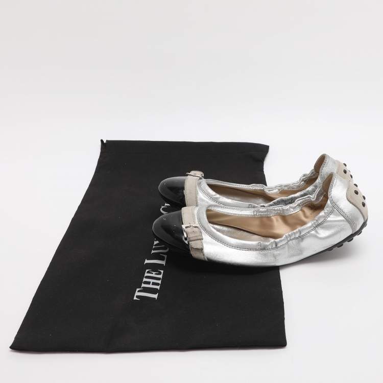 Pre Owned Tod's Size 35 Silver/Black Patent and Leather Ballet Flats