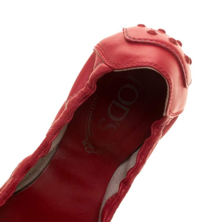 Pre Owned Tod's Red Leather Studs Detail Scrunch Ballet Flats Size 37