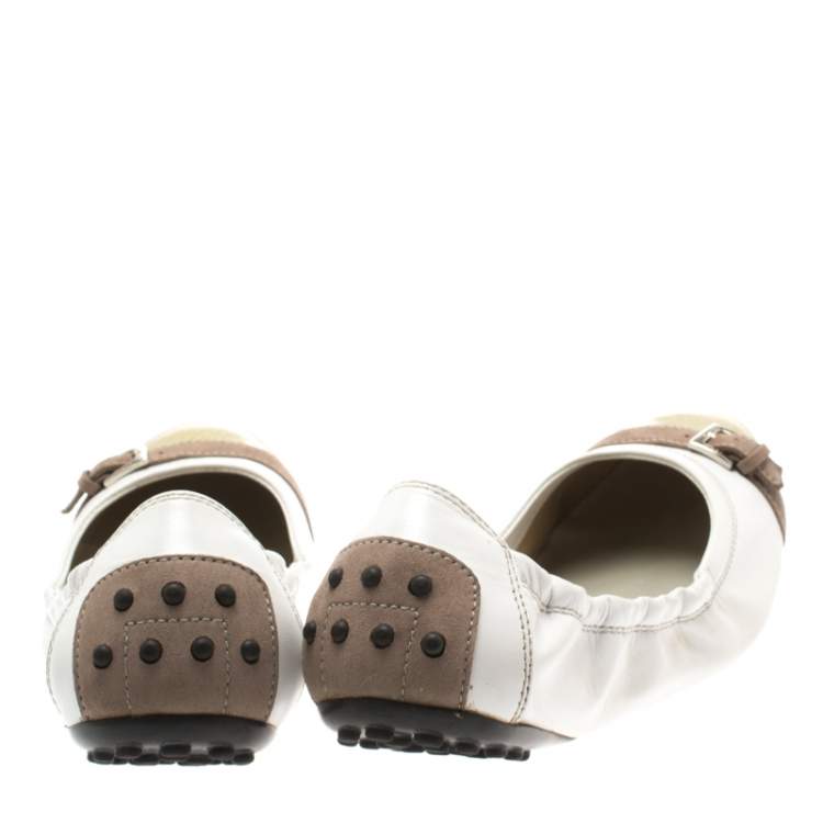 مملوكة مسبقًا Tod's White Leather And Beige Cap Toe Buckle Detail Ballet Flats Size 37.5