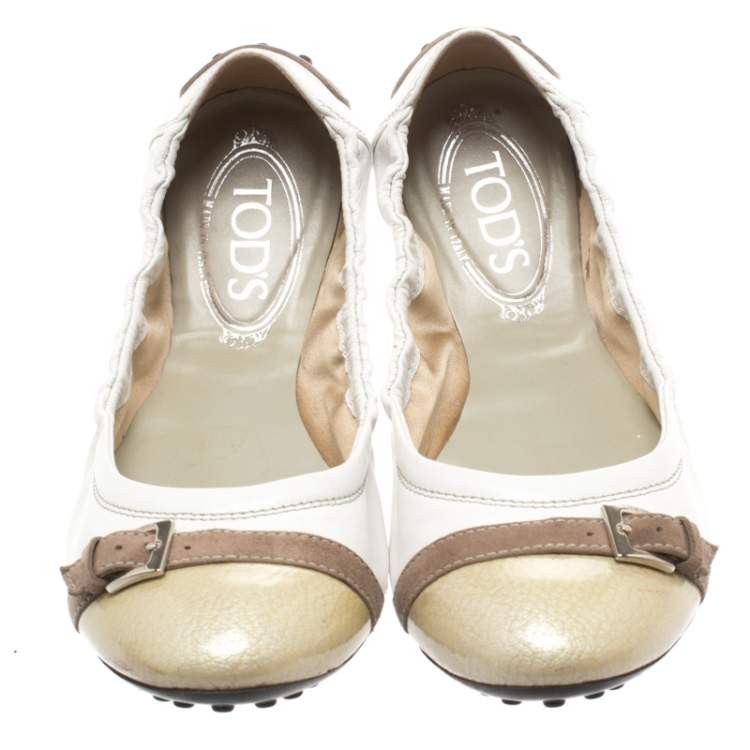 مملوكة مسبقًا Tod's White Leather And Beige Cap Toe Buckle Detail Ballet Flats Size 37.5