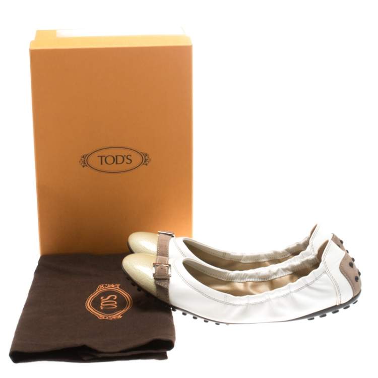 مملوكة مسبقًا Tod's White Leather And Beige Cap Toe Buckle Detail Ballet Flats Size 37.5