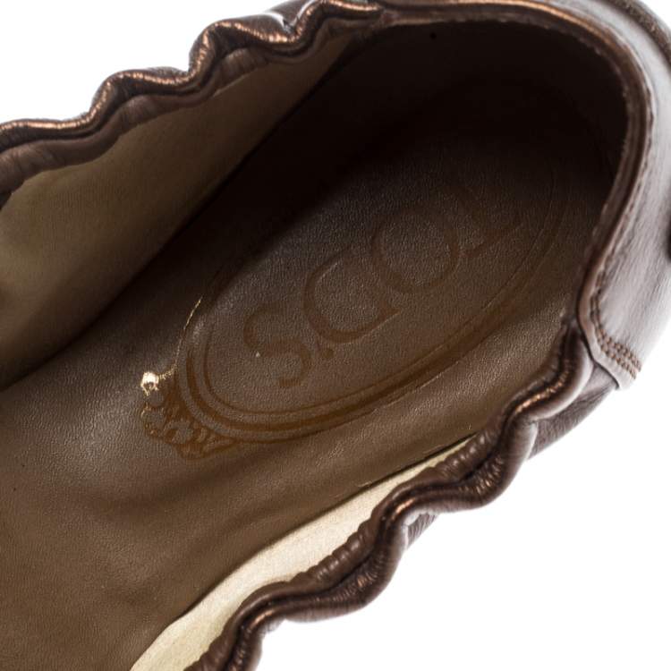 Pre Owned Tod's Metallic Bronze Leather Bow Scrunch Ballet Flats 37