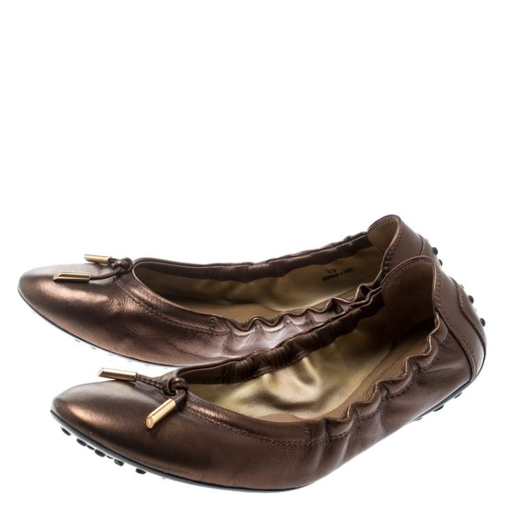 Pre Owned Tod's Metallic Bronze Leather Bow Scrunch Ballet Flats 37