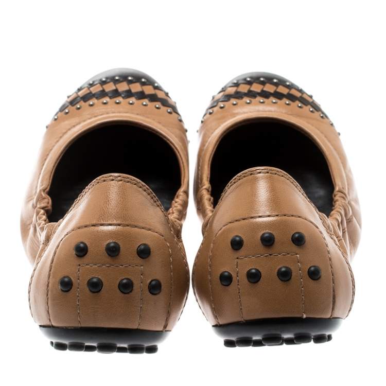 Pre Owned Tod's Beige/Brown Leather Studded Scrunch Ballet Flat Size 37