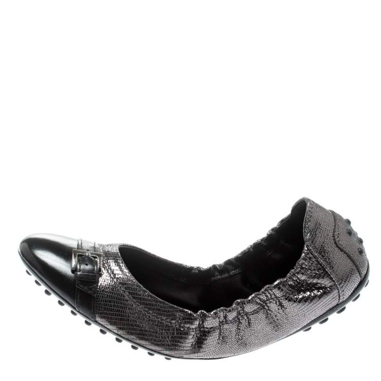 Pre Owned Tod's Metallic Grey Suede And Black Leather Cap Toe Buckle Detail Scrunch Ballet Flats Size 37
