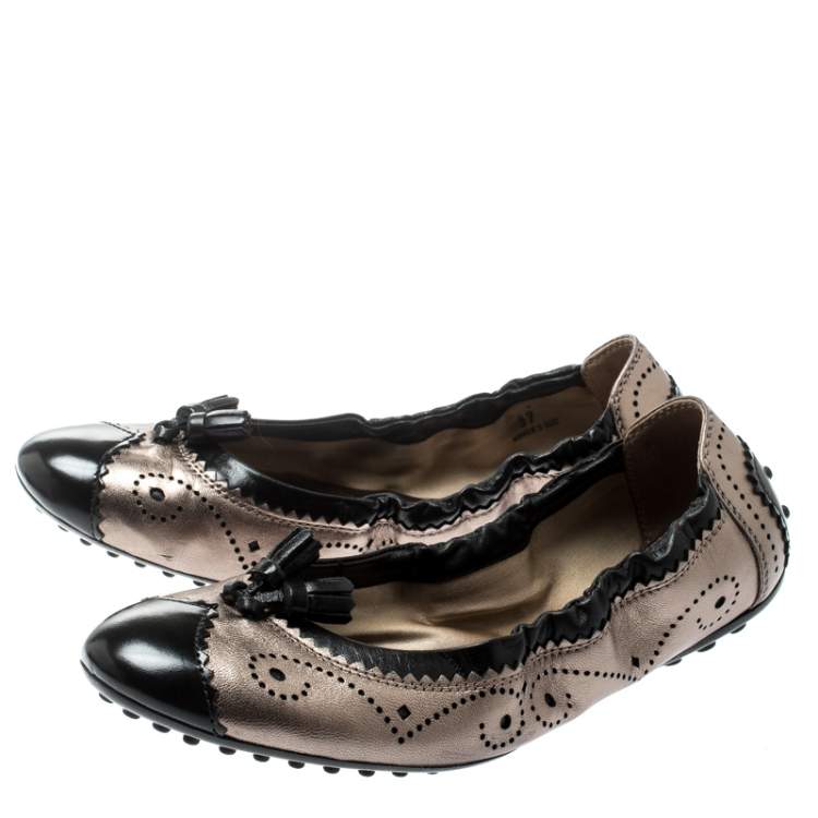 Pre Owned Tod's Black And Metallic Grey Brogue Leather Tassel Cap Toe Scrunch Ballet Flats Size 37