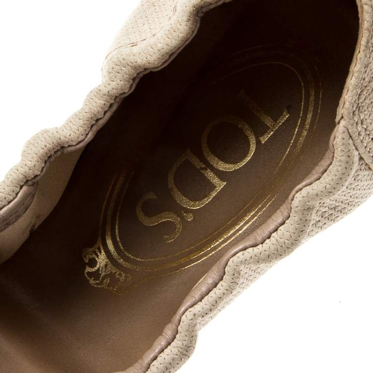 Pre Owned Tod's Beige/Pale Pink Textured Leather Buckle Detail Scrunch Ballet Flats Size 38.5
