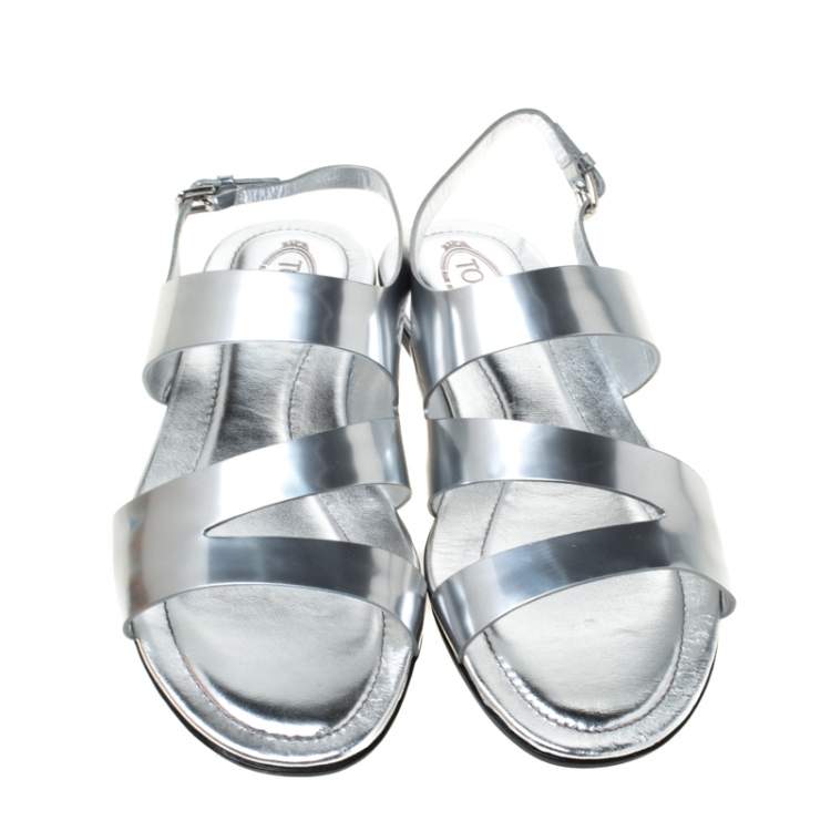 Pre Owned Tod's Metallic Silver Leather Flat Sandals Size 37.5