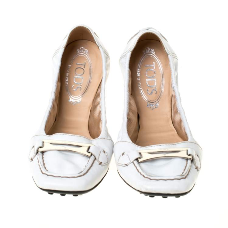 Pre Owned Tod's Light Grey Leather Buckle Detail Scrunch Ballet Flats Size 40.5
