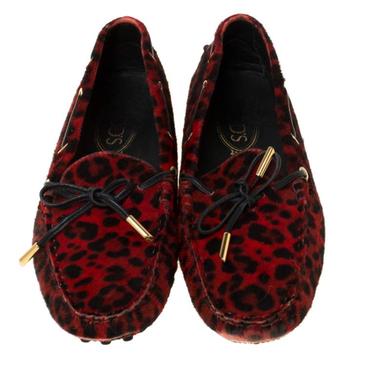 مملوكة مسبقًا Tod's Red Pony Hair Gommino Bow Loafers Size 38.5